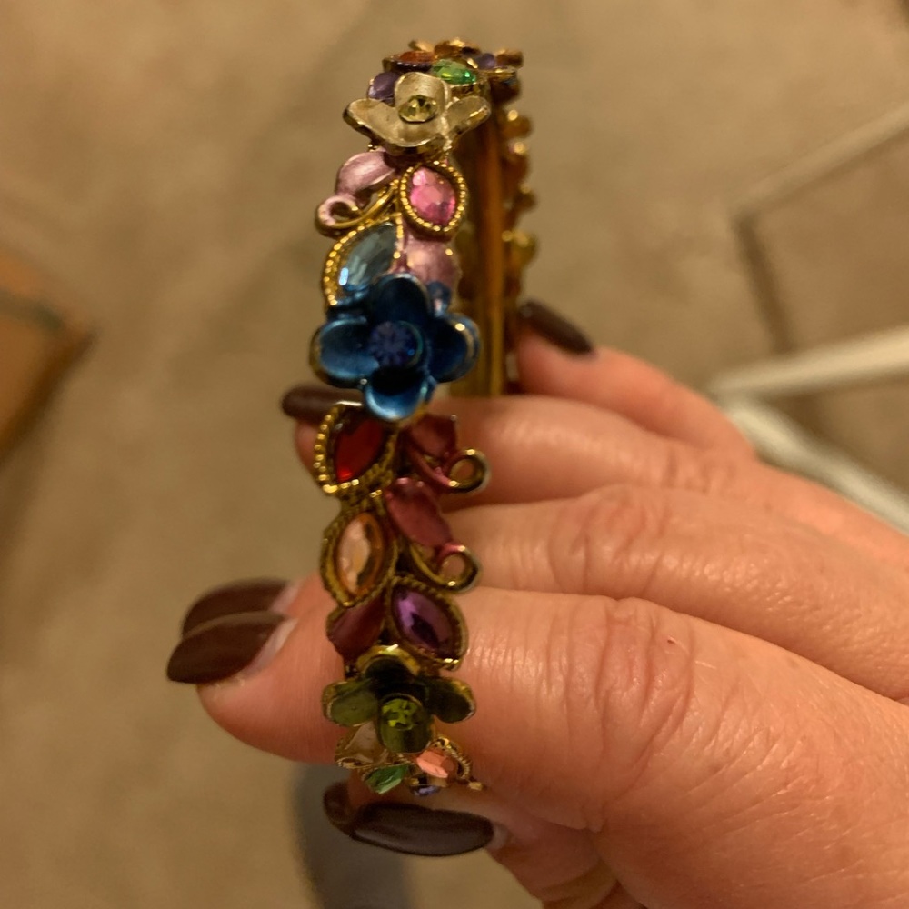 Multi color stone and gold color: plated floral costume jewelry bracelet